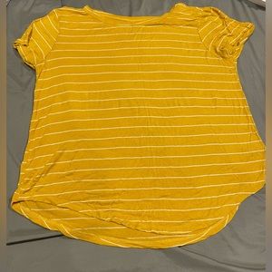 Size medium, very comfortable, yellow/gold color with white stripes